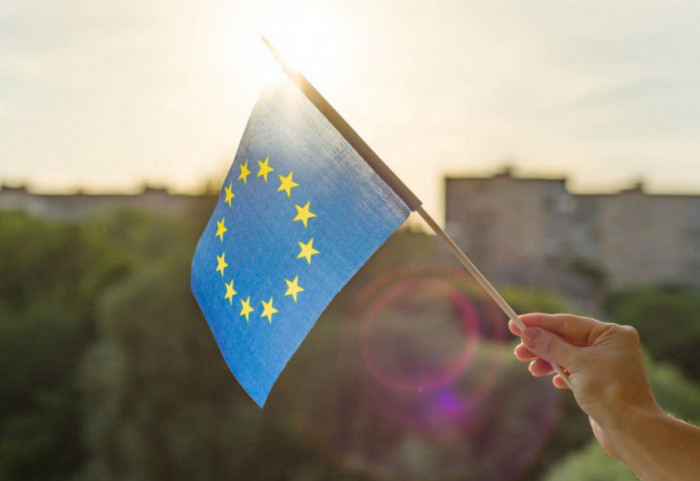 Mladi Evropljani gube veru u demokratiju, skoro svaki deseti rekao da mu je svejedno da li je njegova vlada demokratska