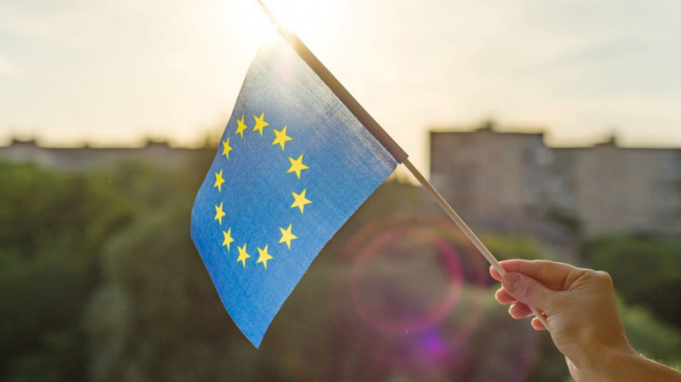 Mladi Evropljani gube veru u demokratiju, skoro svaki deseti rekao da mu je svejedno da li je njegova vlada demokratska