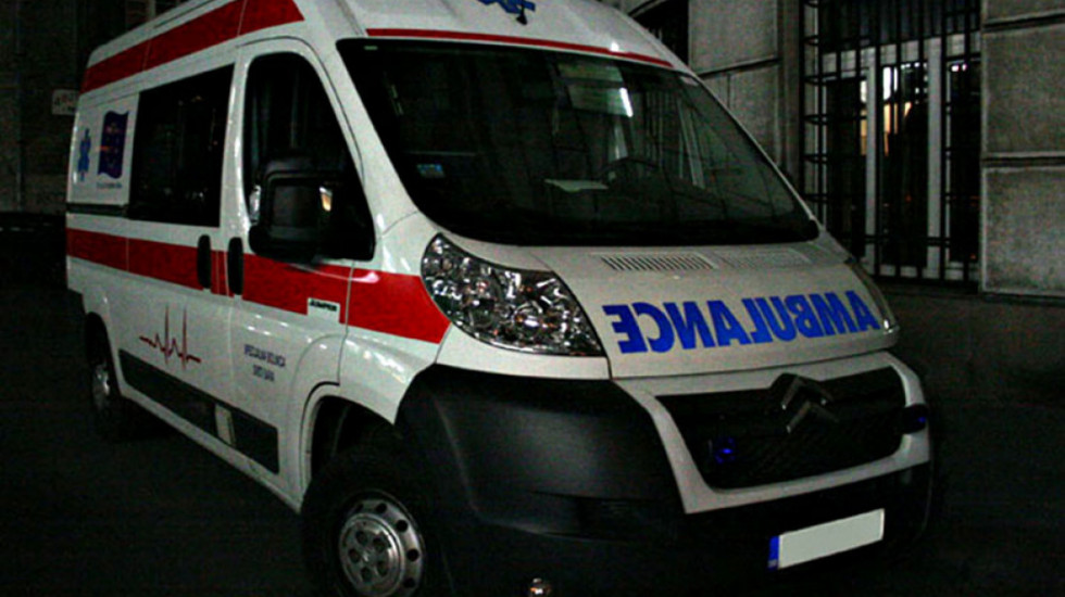 Dve saobraćajne nesreće u Leskovcu u isto vreme: Povređeni majka sa dvoje dece i motociklista
