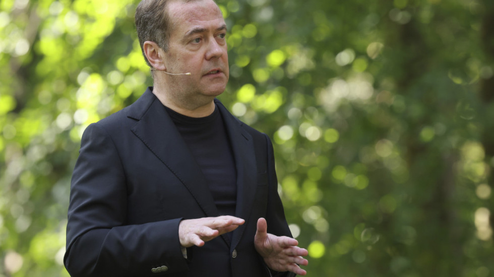 Medvedev: Ako se nastavi vojna pomoć Ukrajini, tampon zona će obuhvatati celu državu
