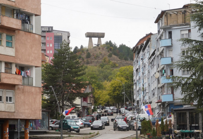 Katanac i na gradsku biblioteku "Vuk Karadžić" u Kosovskoj Mitrovici, dva dana bez reakcija