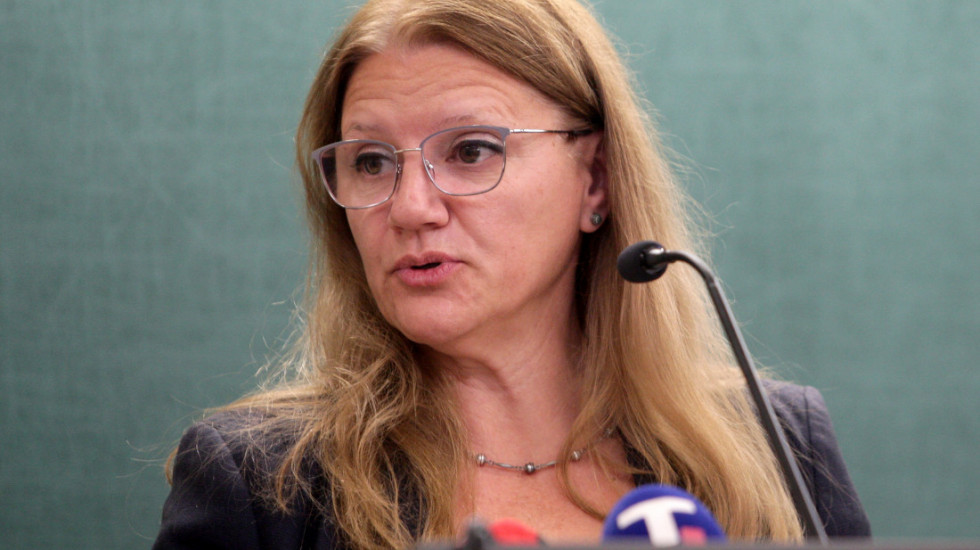 Dekanka Ekonomskog fakulteta Žaklina Stojanović saslušana u policijskoj stanici