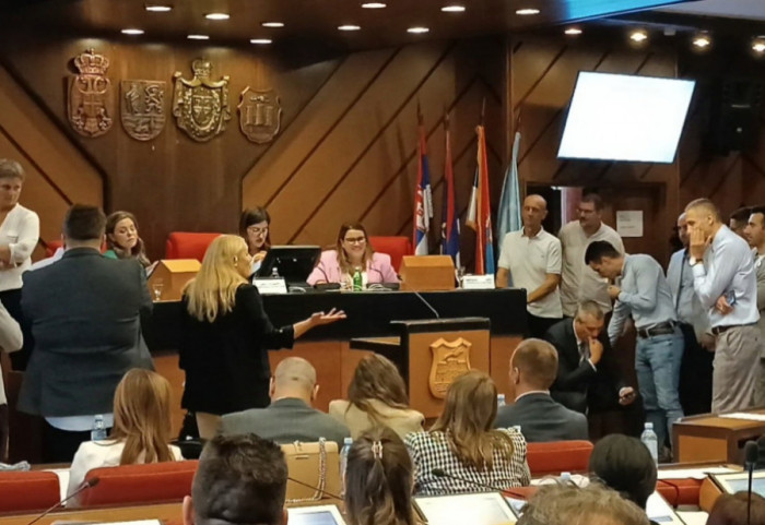 Novosadska opozicija traži ostavku gradonačelnika i vanredne gradske izbore: "Vlast povezana sa narko kartelom"