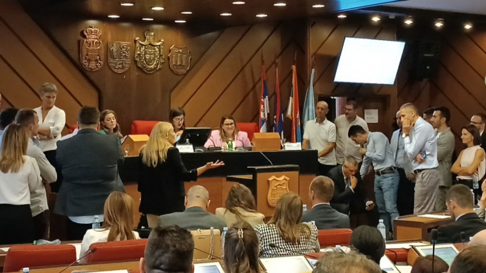 Novosadska opozicija traži ostavku gradonačelnika i vanredne gradske izbore: "Vlast povezana sa narko kartelom"