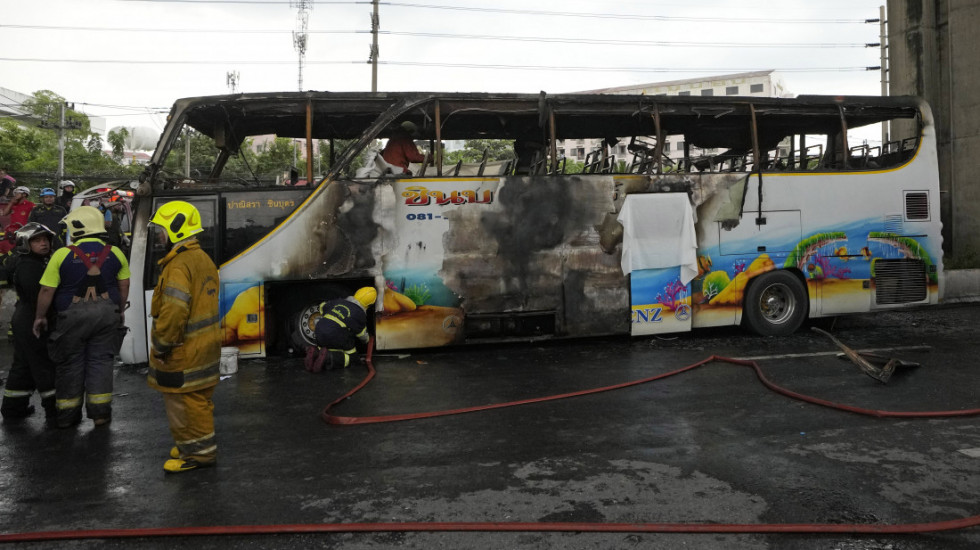 Zapalio se školski autobus u Bangkoku, stradalo najmanje 25 dece i nastavnika