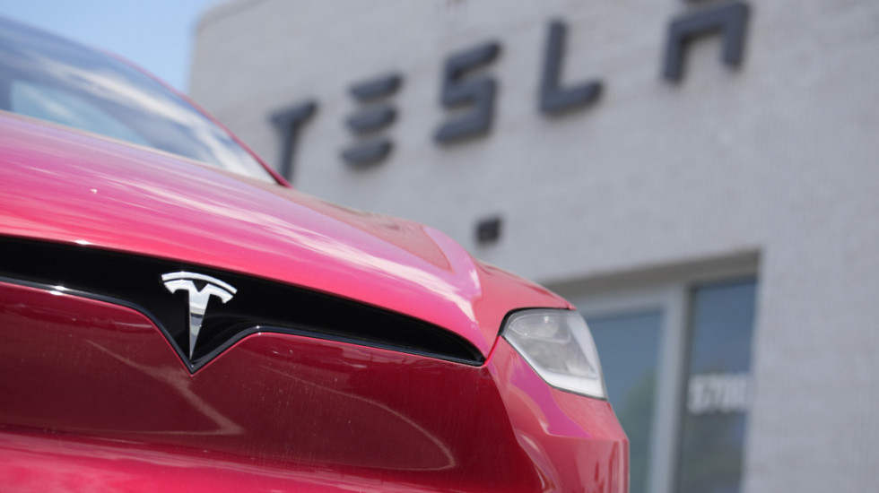 (VIDEO) Tesla predstavila robo-taksi: Vozila bez volana i pedala, koštaće oko 30.000 dolara