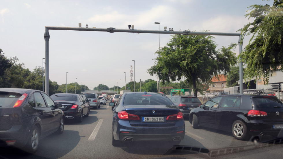 AMSS: Najfrekventnije gužve na auto-putevima, treba očekivati pojačan saobraćaj i na graničnim prelazima