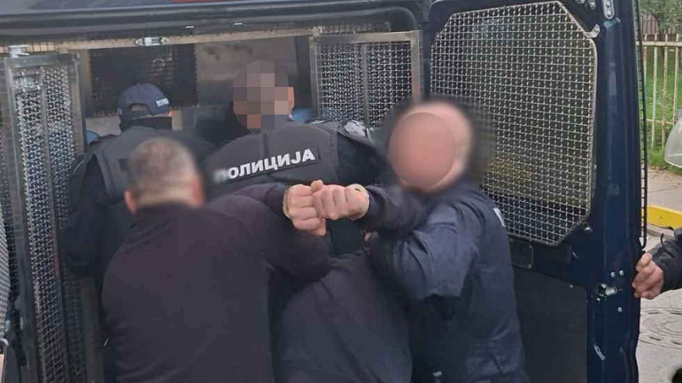 (FOTO/VIDEO) Sukob navijača i policije u Novom Pazaru: Povređena četiri policajca, deset uhapšenih izgrednika