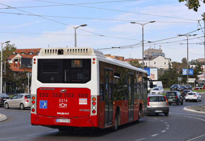Sve ulice u Beogradu prohodne, uobičajen intenzitet saobraćaja, pojačan samo na Gazeli