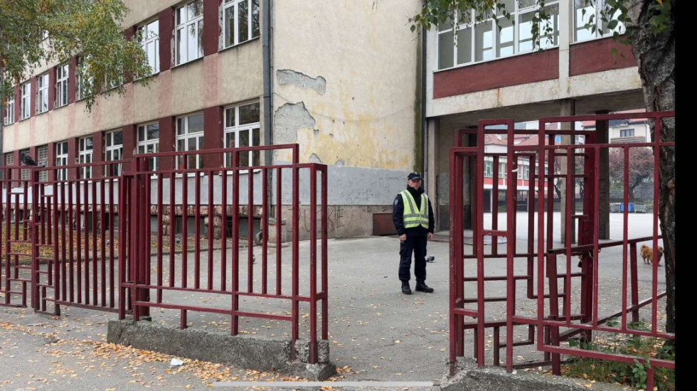 Udruženje sekretara osnovnih i srednjih škola najavilo tužbe zbog smanjenja februarskih zarada