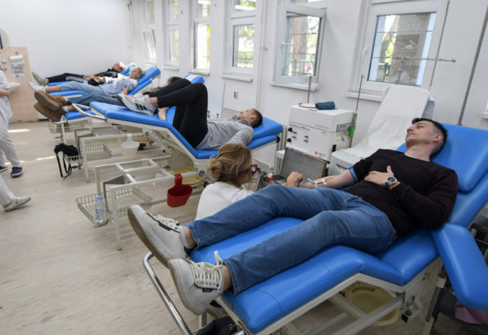 Institut za transfuziju uputio poziv građanima da daju krv: Smanjene rezerve svih krvnih grupa izuzev AB+