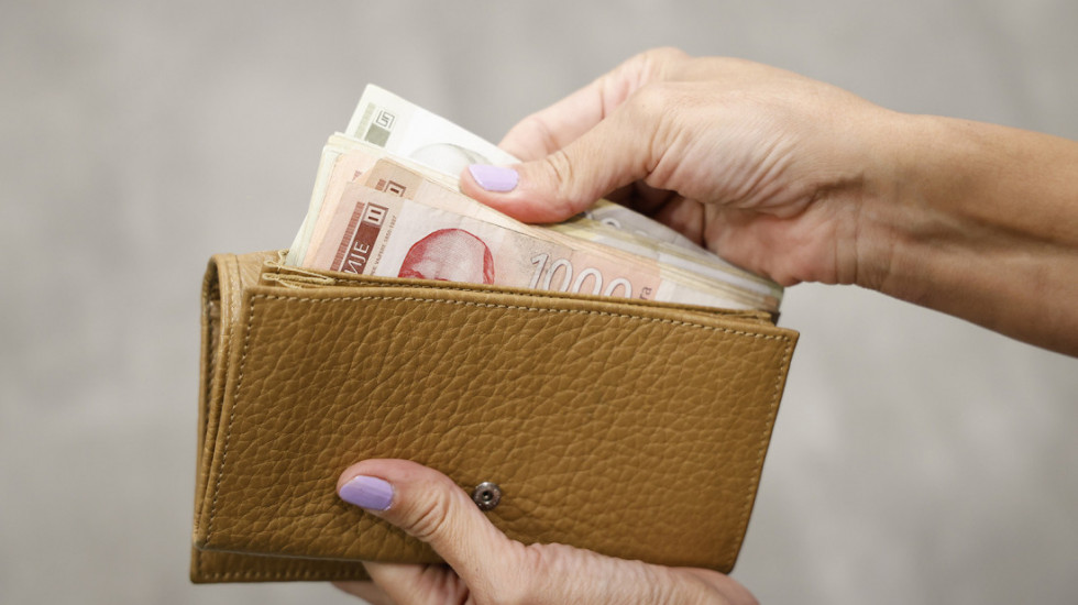 RZS: Prosečna neto zarada u maju iznosila skoro 108.000 dinara