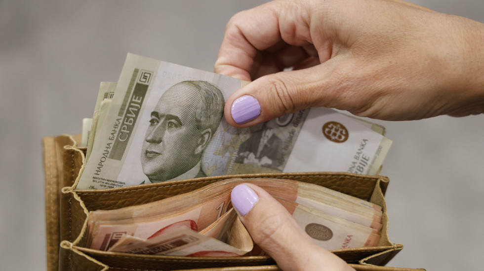 Prosečna neto plata u decembru i januaru veća od prosečne potrošačke korpe
