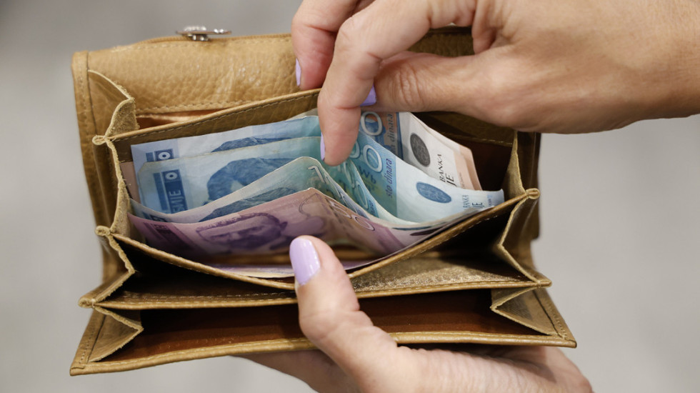 RZS: Prosečna plata za februar iznosila 103.519 dinara, što je manje nego u januaru