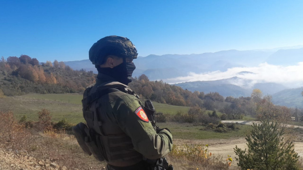 Graničnog policajca iz Plava napala grupa albanskih mladića