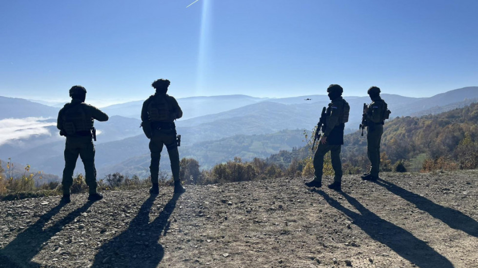 Potraga za dvostrukim ubicom iz Bijelog Polja traje već 15 dana, građani svakodnevno javljaju da su videli begunca