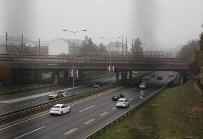AMSS: Vožnju otežavaju pljuskovi i mokri kolovozi, vidljivost na pojedinim deonicama smanjena na minimum