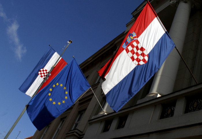 Ukradena zastava s Kninske tvrđave, policija traga za lopovom