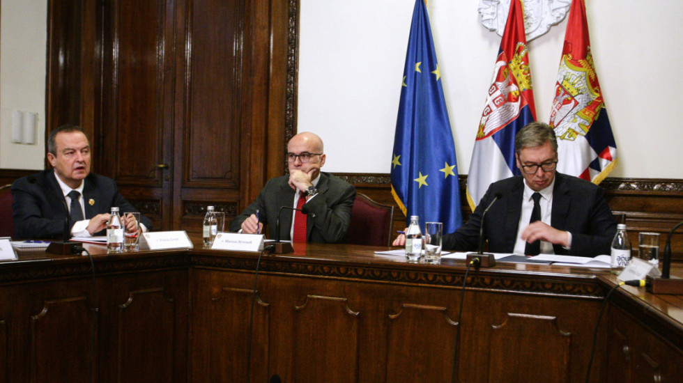 Završena hitna sednica Saveta za nacionalnu bezbednost: "Izražena velika zabrinutost, najveća kriza od završetka rata"