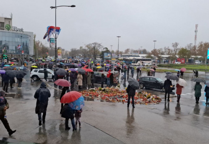 "Hold Still, Serbia" Initiative: Citizens Honor Victims of Novi Sad Tragedy