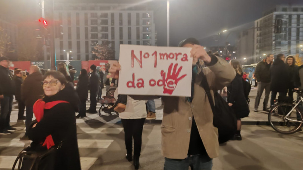 (FOTO/VIDEO) Koškanje i guranje na blokadi kod Beograda na vodi zbog rušenja Starog savskog mosta