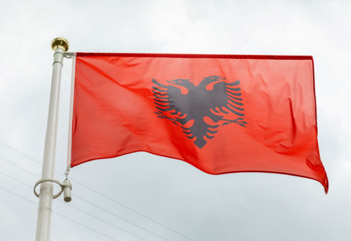 Učenici škole kod Tetova nosili na priredbi uniforme OVK i plastično oružje: "Deca treba da rastu u duhu patriotizma"