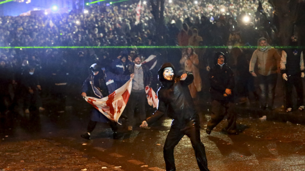Gruzija zabranila pokrivanje lica i korišćenje pirotehnike na protestima, kazna za organizovanje blokada 5.000 evra