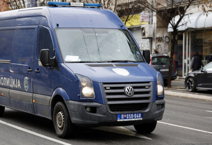 U Novom Sadu uhapšeni maloletnici, uz pretnje nožem ukrali muškarcu (28) novac i  izbacili ga iz stana