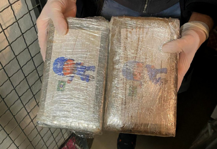 Zaplenjena dva i po kilograma kokaina, automobil i 13.850 evra u Zemun Polju