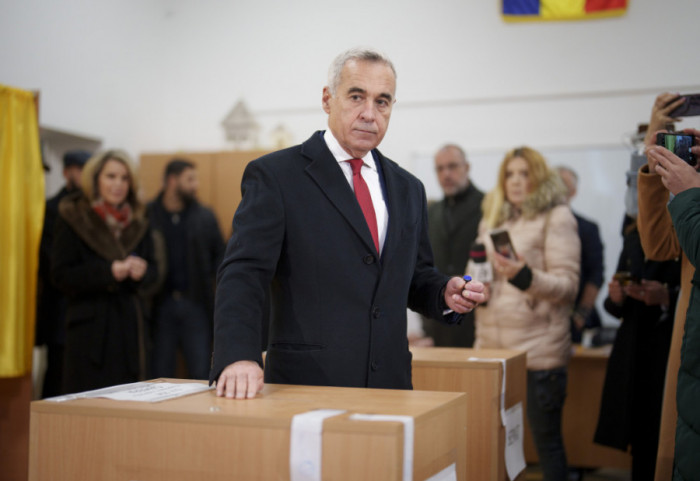 Rumunski desničar Kalin Đorđesku najavio povlačenje iz politike