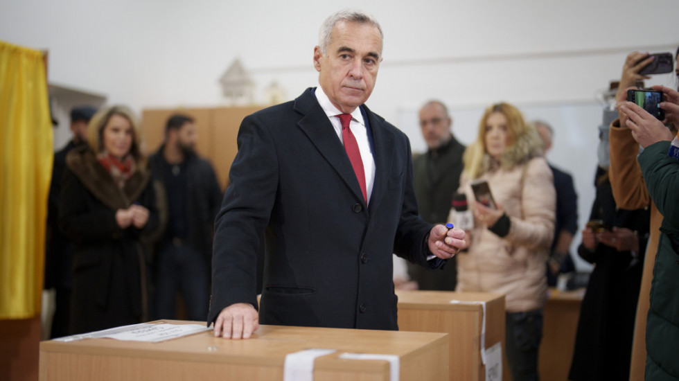 Rumunski desničar Kalin Đorđesku najavio povlačenje iz politike