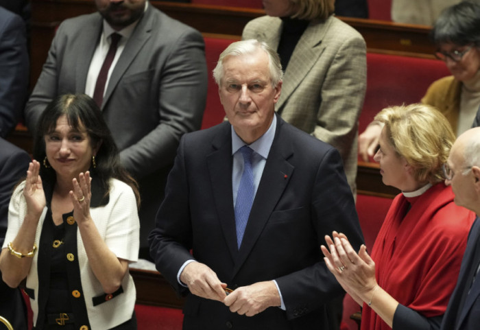 Francuski premijer Mišel Barnije formalno podneo ostavku dan nakon izglasavanja nepoverenja vladi