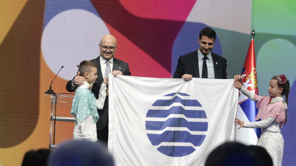 (FOTO) Premijeru Srbije uručena zastava specijalizovane izložbe Expo: "Velika čast, ali i odgovornost"