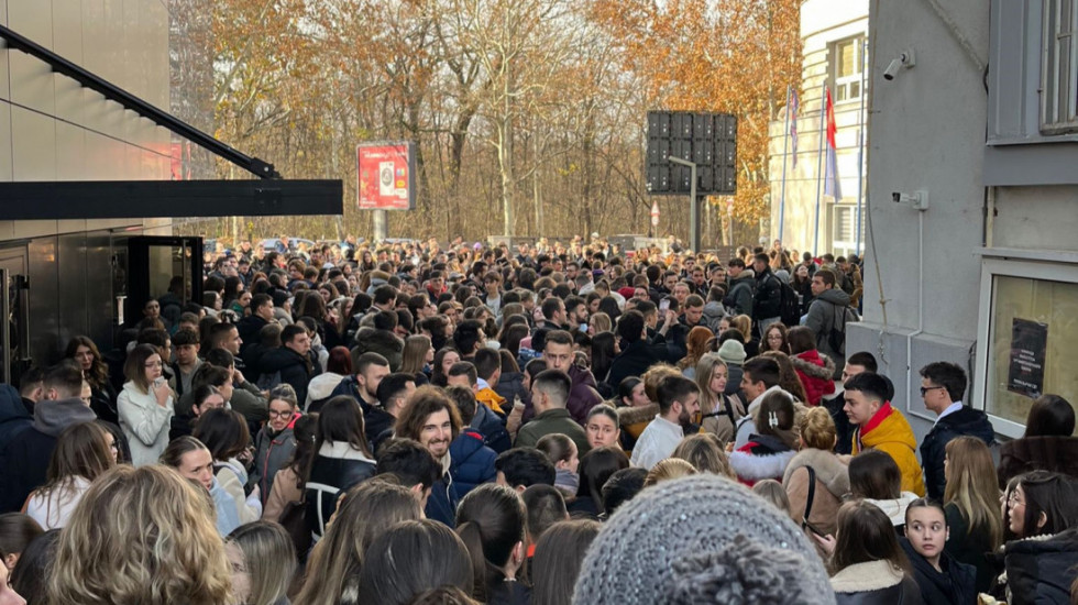 Naučno-nastavno veće FON podržalo zahteve studenata koji su od petka u blokadi fakulteta