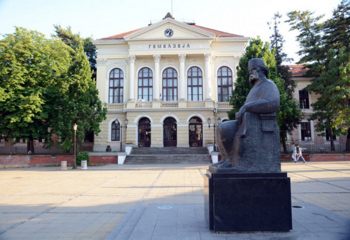 Maturanti Prve kragujevačke gimnazije i Ekonomske škole prekinuli blokadu nastave