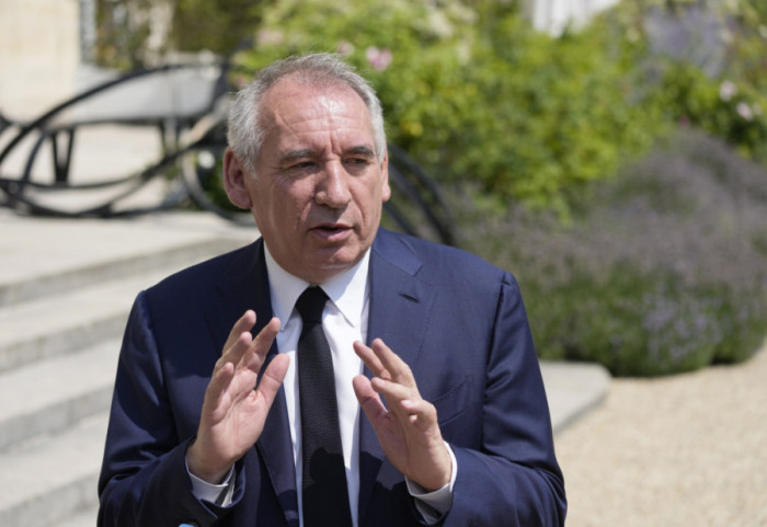 Le Pen "spasila" Fransoa Bajrua: Francuski premijer preživeo glasanje o nepoverenju