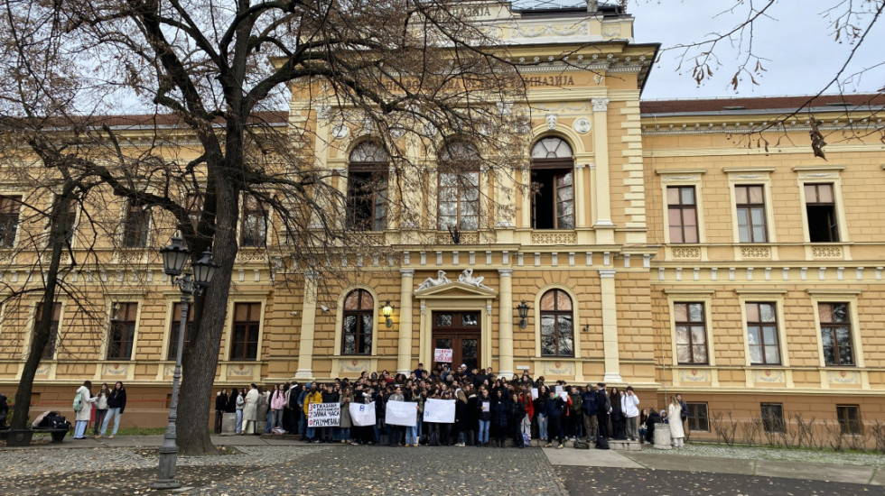 Maturanti Gimnazije "Jovan Jovanović Zmaj" u Novom Sadu ostaju u školi i tokom raspusta