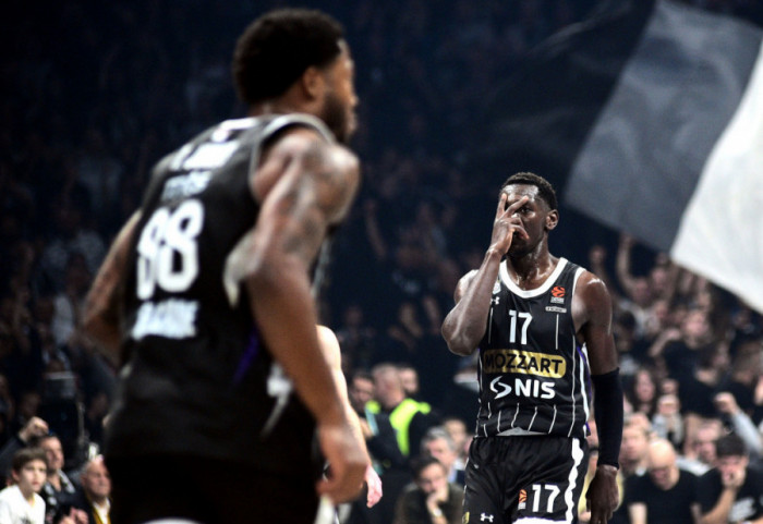 Partizan pobedio Fenerbahče u prepunoj Areni