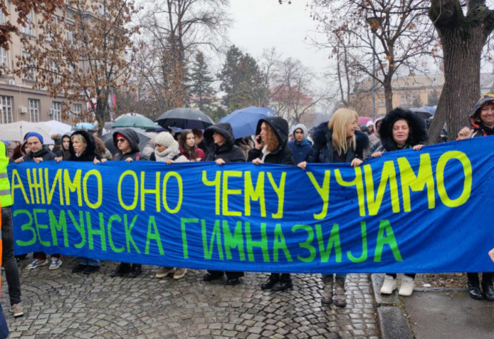 Đaci i građani blokirali Zemunsku gimnaziju