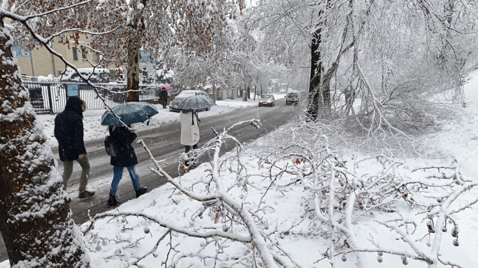 Stiže zahlađenje sa pljuskovima snega: Na planinama formiranje snežnog pokrivača, temperatura do osam stepeni