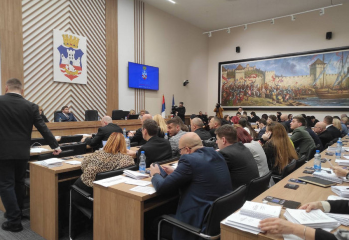 (VIDEO) Završena sednica Skupštine Beograda: Usvojena odluka o đačkoj pomoći od 20.000 dinara
