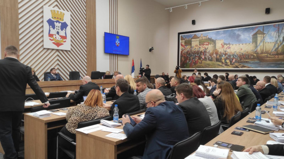 (VIDEO) Završena sednica Skupštine Beograda: Usvojena odluka o đačkoj pomoći od 20.000 dinara