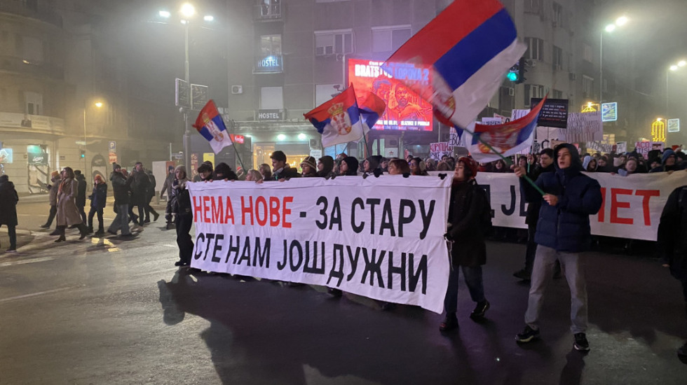 (FOTO/VIDEO) "Nema nove - za staru ste nam još dužni": Protesti studenata na trgovima u Beogradu, Novom Sadu i Nišu