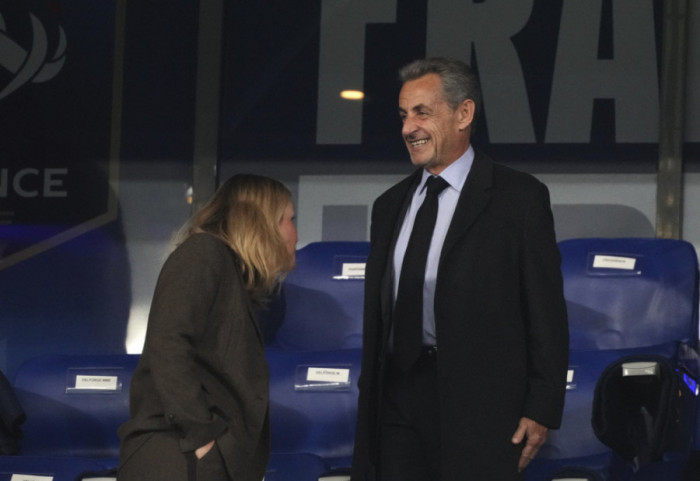 Sarkozi proglašen krivim za korupciju, moraće da nosi nanogicu u narednih godinu dana