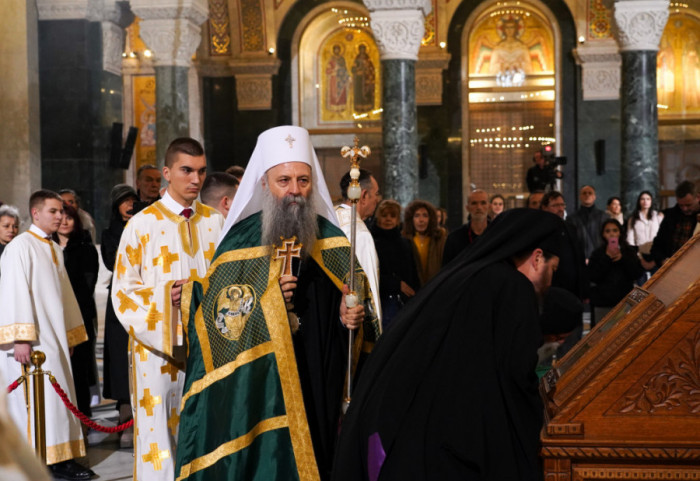 (FOTO) Patrijarh Porfirije služio Božićnu liturgiju: Odustanimo od agresije i nasilja, gradimo mostove ljubavi i mira