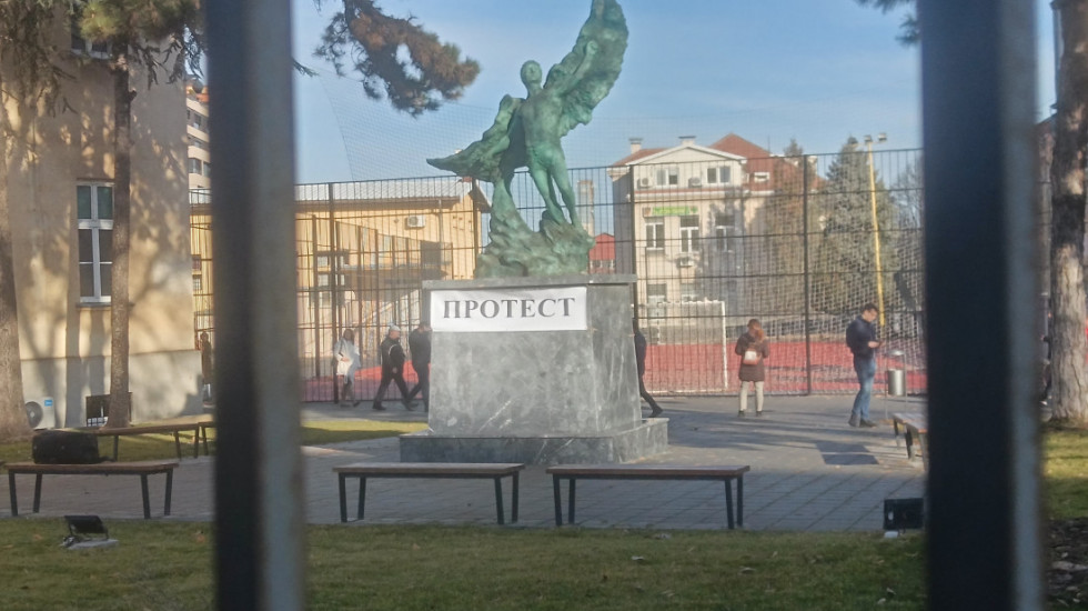 (VIDEO) Bez nastave u Vazduhoplovnoj akademiji, roditelji protiv novog direktora: "Država ne vidi problem"