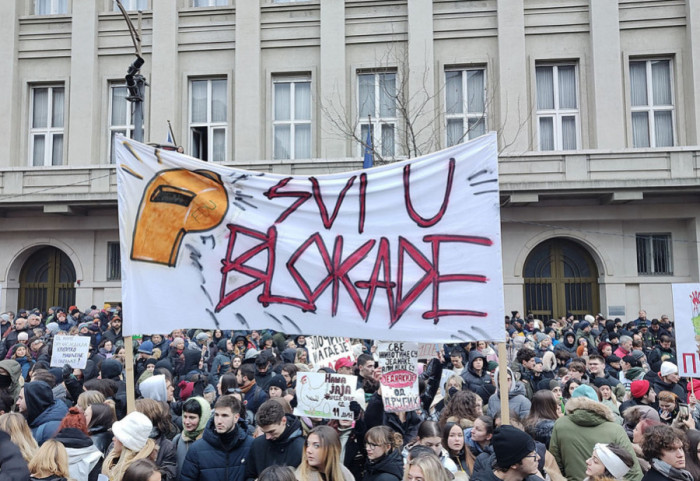 Maturanti Mitrovačke gimnazije: Pojedini profesori dele jedinice učenicima koji učestvuju u blokadi