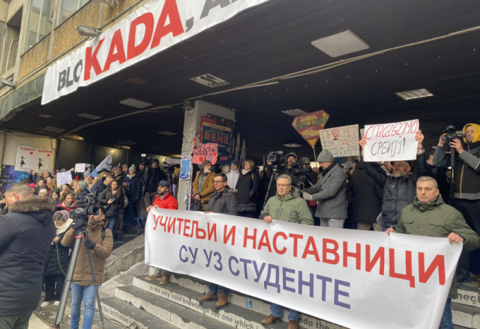 (FOTO/VIDEO) Protest prosvetnih radnika, premijer tvrdi da je drugo polugodište počelo u više od 80 odsto škola