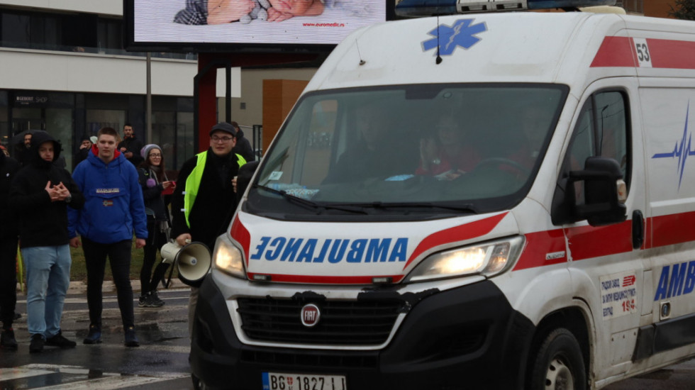Saobraćajna nesreća na putu između Umke i Obrenovca, povređeno troje