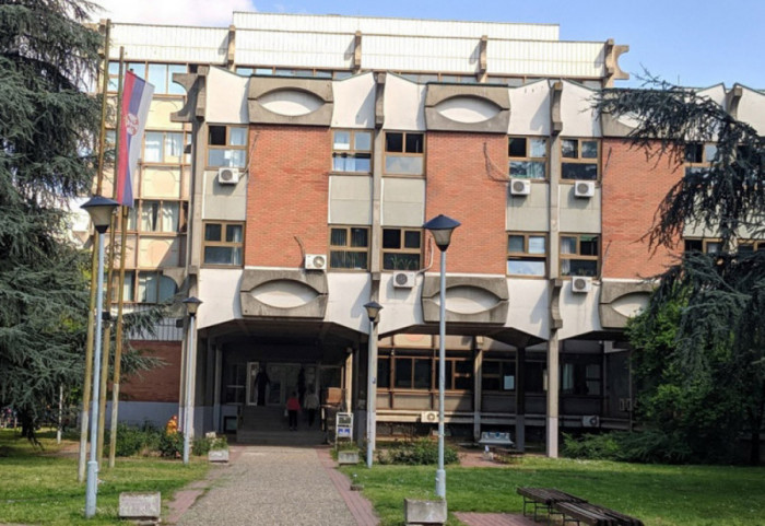 Pokrenut postupak zbog moguće nebrige roditelja dečaka koji je pretio u školi na Novom Beogradu